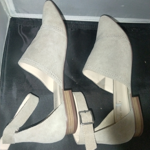 Women's nine West studded suede pointy ankle strap flat shoes size 10 tan cream - Picture 5 of 8